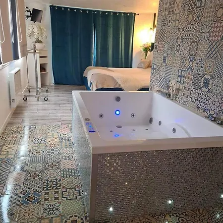 L'appar Du Grand Bois - Jacuzzi - Soucelles